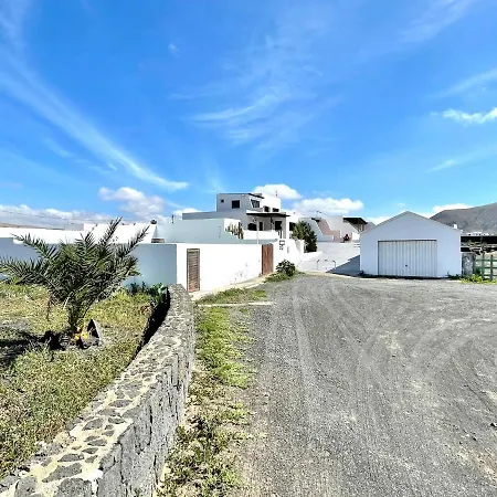 Casa de Férias Bonita Casa Rural En Finca Con Wifi Y Vista A Volcan Costa Teguise