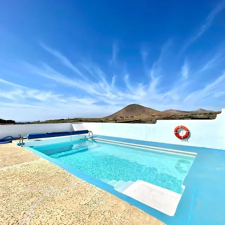Casa de Férias Bonita Casa Rural En Finca Con Wifi Y Vista A Volcan Costa Teguise